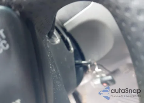 2002 Ford Escape Xls z USA, uszkodzony, nr VIN 1FMYU01162KC82694